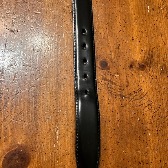 Dockers Men's Split Leather Handcrafted Belt size 34/85
Gold Buckle - Picture 4 of 7